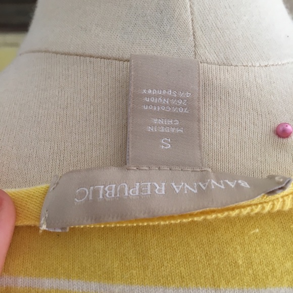 SOLD/// Banana Republic / Sweater - Picture 6 of 7